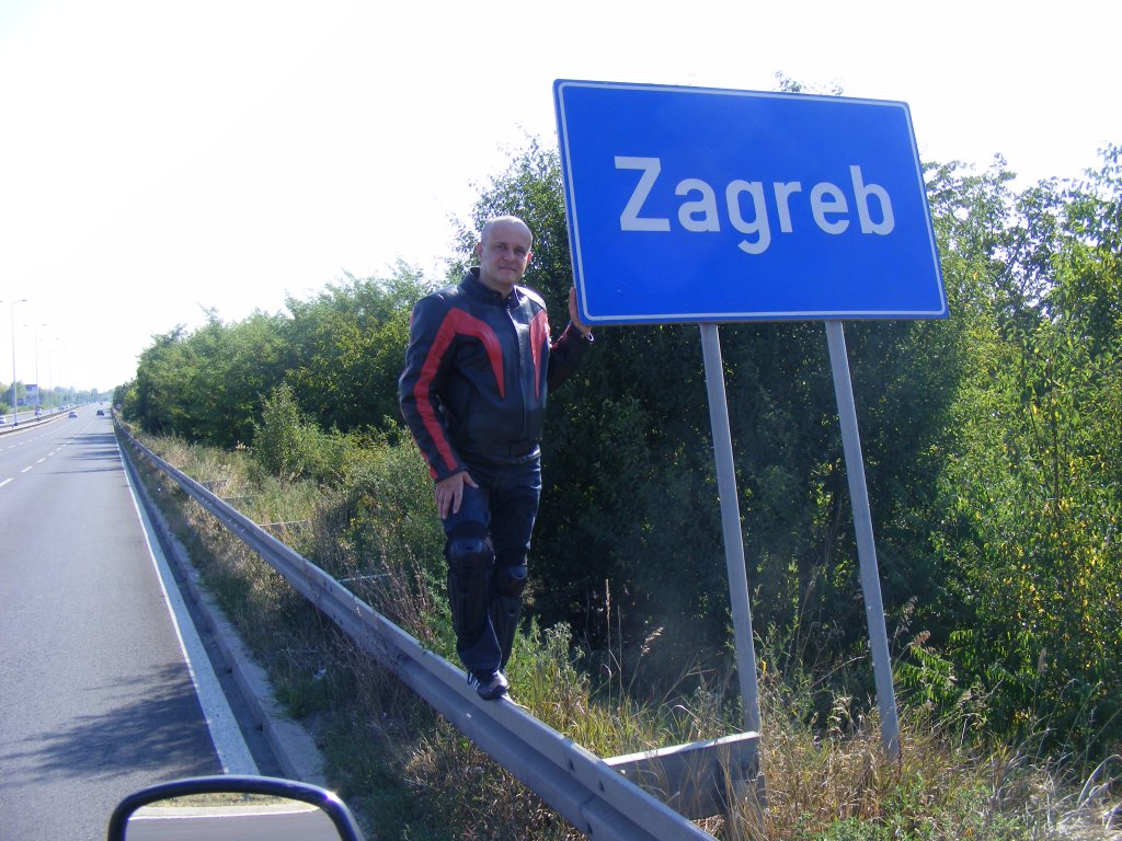 Натиснете снимката за да я уголемите
Име:DSCF0007.jpg
Прегледи:2
Размер:185.4 КБ
ID:5994516