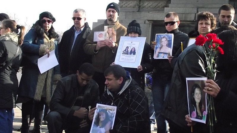 Близки на починали в следствие на лекарски грешки почетоха паметта им на протест днес. Снимки: Авторът